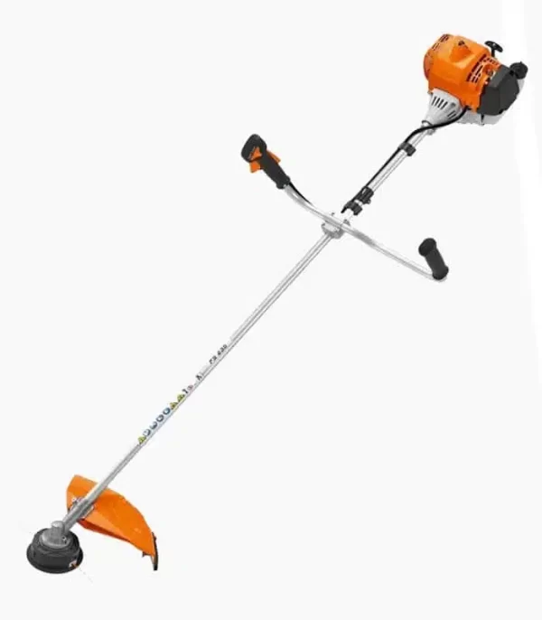 Guadaña Stihl FS 235 con manillar abierto, robusta y potente